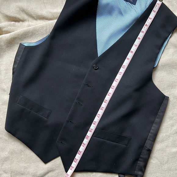 Tommy Hilfiger black two pocket 5 button vest like new 100% wool - Picture 8 of 8